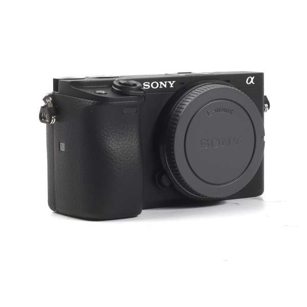 Sony Alpha a6400 Mirrorless Digital Camera with 18-135mm Lens + 64GB Bundle